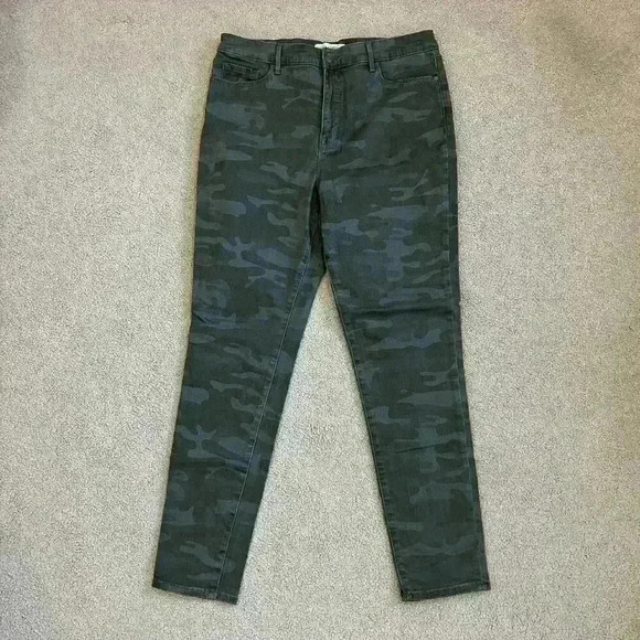 Social Standard by Sanctuary Jeans High Rise Skinny Cotton Camo Green Size 12/31 - Picture 1 of 7